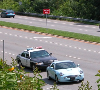 2003-07_Police_cruiser_stopped_a_motorist.jpg