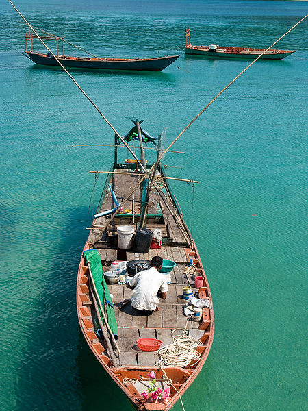 450px-Cambodian_fishing_boat.jpg